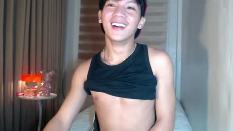 Snapshot of etherealboytoy4hire chatting on 06-25-26, 02:32 Rey online show from 06-25-26, 02:32