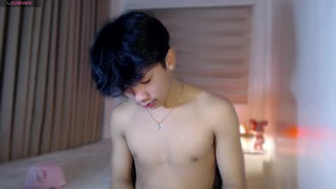 Snapshot of etherealboytoy4hire chatting on 07-15-26, 11:59 Rey online show from 07-15-26, 11:59