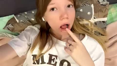 Snapshot of eugenakhouri chatting on 10-12-25, 05:28 Lana online show from 10-12-25, 05:28