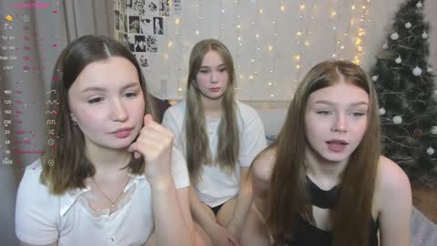 Veronica Tiia Lilith left to right online show from 01-19-25, 12:49