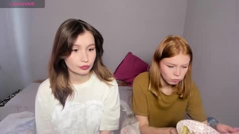 Veronica Tiia Lilith left to right online show from 10-06-25, 05:05