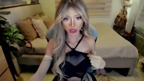 Snapshot of euphoric_goddess chatting on 07-25-26, 07:00 euphoric_goddess online show from 07-25-26, 07:00