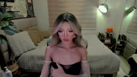 Snapshot of euphoric_goddess chatting on 08-06-26, 02:41 euphoric_goddess online show from 08-06-26, 02:41
