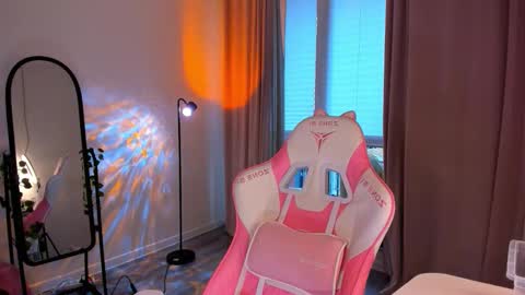 Eva Davis online show from 03-16-26, 05:44