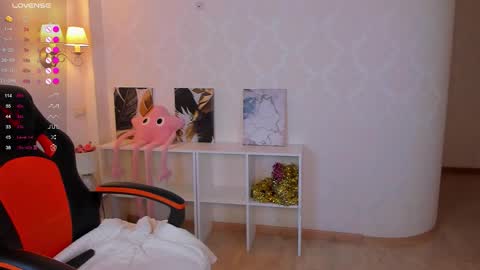 Snapshot of eva_deepsy chatting on 02-12-26, 04:40 Im Eva online show from 02-12-26, 04:40