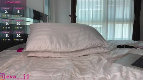 Snapshot of eva_j chatting on 01-23-25, 05:35 Free toy control in pvt online show from 01-23-25, 05:35