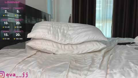 Snapshot of eva_j chatting on 02-08-25, 05:40 Free toy control in pvt online show from 02-08-25, 05:40