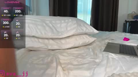 Snapshot of eva_j chatting on 02-19-25, 06:11 Free toy control in pvt online show from 02-19-25, 06:11