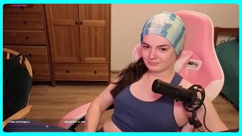 Snapshot of eva_katt chatting on 10-04-25, 10:57 Gamer Katt online show from 10-04-25, 10:57