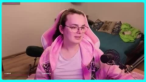 Snapshot of eva_katt chatting on 10-24-25, 12:34 Gamer Katt online show from 10-24-25, 12:34