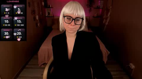 Snapshot of eva_lawrence chatting on 03-09-26, 04:27 Eva online show from 03-09-26, 04:27