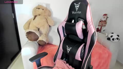 Snapshot of eva_lee18 chatting on 12-06-24, 03:41 Eva online show from 12-06-24, 03:41