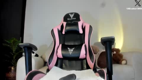 Snapshot of eva_lee18 chatting on 02-05-25, 04:59 Eva online show from 02-05-25, 04:59