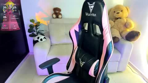 Snapshot of eva_lee18 chatting on 11-08-25, 12:22 Eva online show from 11-08-25, 12:22