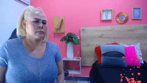 Snapshot of eva_love49 chatting on 06-25-26, 06:56 eva_love49 online show from 06-25-26, 06:56