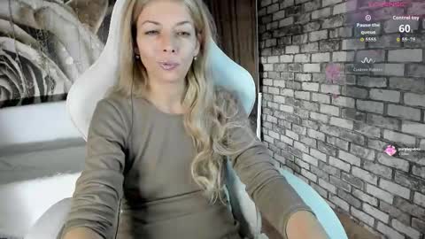 Snapshot of eva_melow chatting on 12-21-25, 11:45 Eva online show from 12-21-25, 11:45
