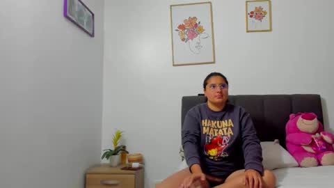 Snapshot of eva_mia_ chatting on 02-25-26, 11:09 Eva y Mia online show from 02-25-26, 11:09