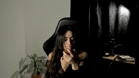 Snapshot of eva_monn chatting on 12-28-24, 01:29 eva_monn online show from 12-28-24, 01:29