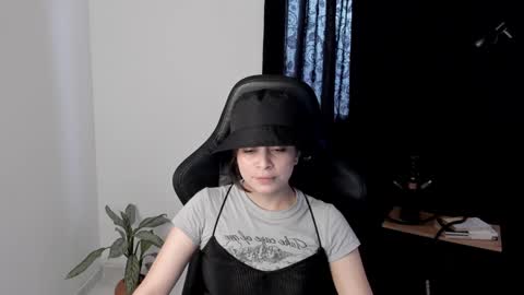 Snapshot of eva_monn chatting on 12-29-24, 04:40 eva_monn online show from 12-29-24, 04:40