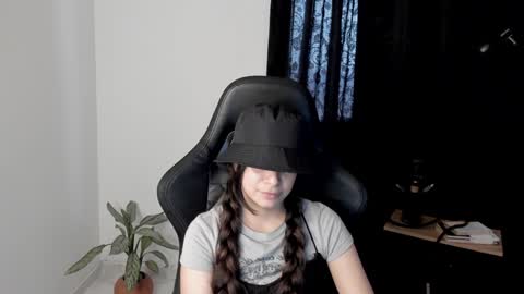 Snapshot of eva_monn chatting on 12-29-24, 07:43 eva_monn online show from 12-29-24, 07:43