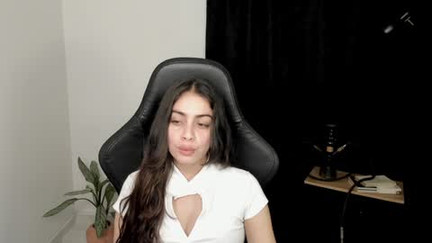 Snapshot of eva_monn chatting on 01-05-25, 12:09 eva_monn online show from 01-05-25, 12:09