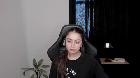 Snapshot of eva_monn chatting on 01-12-25, 03:57 eva_monn online show from 01-12-25, 03:57