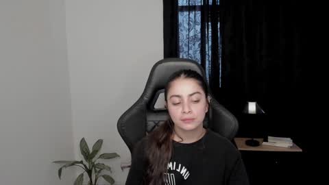 Snapshot of eva_monn chatting on 01-12-25, 06:59 eva_monn online show from 01-12-25, 06:59