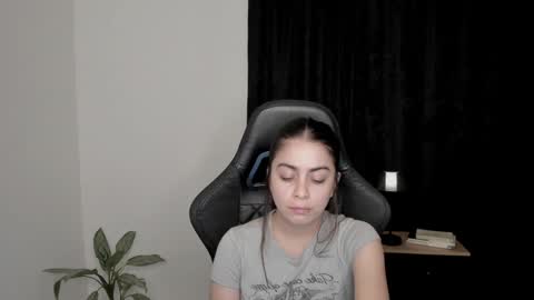 Snapshot of eva_monn chatting on 01-13-25, 11:38 eva_monn online show from 01-13-25, 11:38