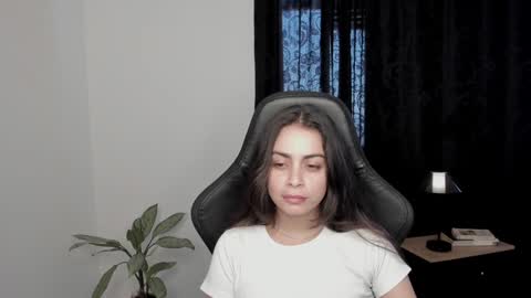 Snapshot of eva_monn chatting on 01-16-25, 05:01 eva_monn online show from 01-16-25, 05:01