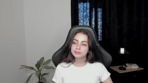 Snapshot of eva_monn chatting on 01-16-25, 08:03 eva_monn online show from 01-16-25, 08:03