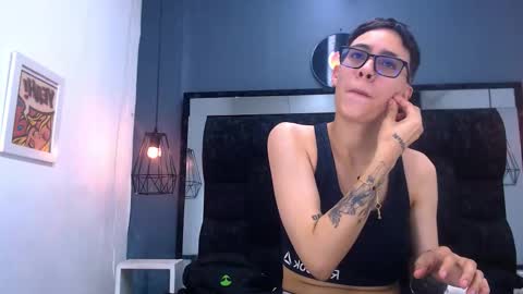 Snapshot of eva_monwalker chatting on 11-19-25, 04:51 Eva cute online show from 11-19-25, 04:51