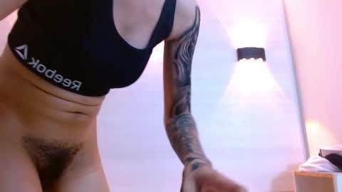 Snapshot of eva_monwalker chatting on 11-25-25, 06:08 Eva cute online show from 11-25-25, 06:08