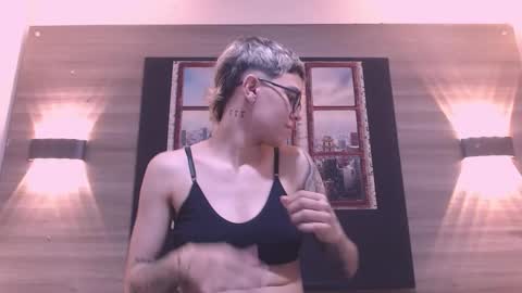 Snapshot of eva_monwalker chatting on 01-07-26, 07:05 Eva cute online show from 01-07-26, 07:05