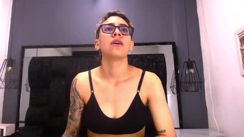 Snapshot of eva_monwalker chatting on 01-10-26, 02:30 Eva cute online show from 01-10-26, 02:30