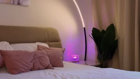 Snapshot of eva_natsumi chatting on 02-05-25, 11:12 Eva online show from 02-05-25, 11:12