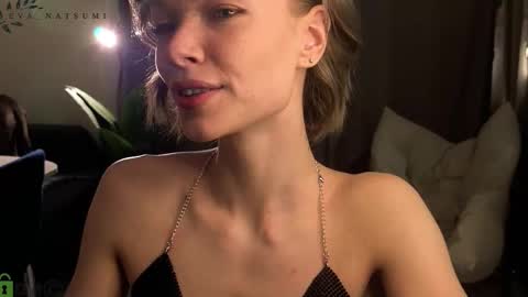 Snapshot of eva_natsumi chatting on 10-25-25, 04:57 Eva online show from 10-25-25, 04:57