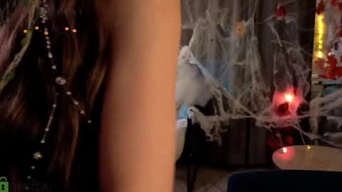 Snapshot of eva_natsumi chatting on 10-31-25, 06:09 Eva online show from 10-31-25, 06:09