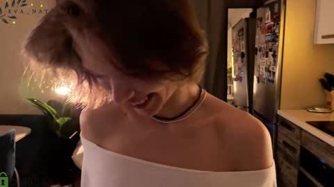 Snapshot of eva_natsumi chatting on 11-22-25, 03:33 Eva online show from 11-22-25, 03:33