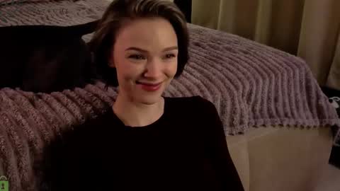 Snapshot of eva_natsumi chatting on 12-16-25, 05:07 Eva online show from 12-16-25, 05:07