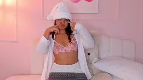 Snapshot of eva_palmer_ chatting on 07-01-26, 01:29 Eva online show from 07-01-26, 01:29