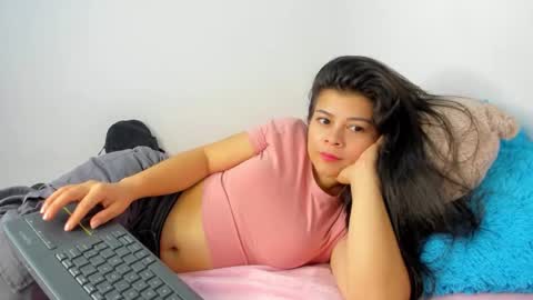 Estefania online show from 10-16-25, 01:45