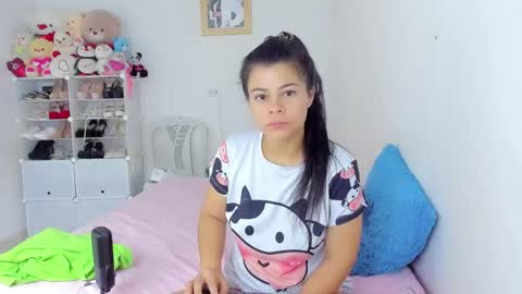 Estefania online show from 12-02-25, 01:28