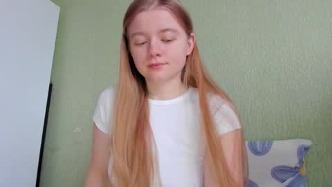 Snapshot of eva_tomiok chatting on 12-23-25, 06:33 Eva online show from 12-23-25, 06:33