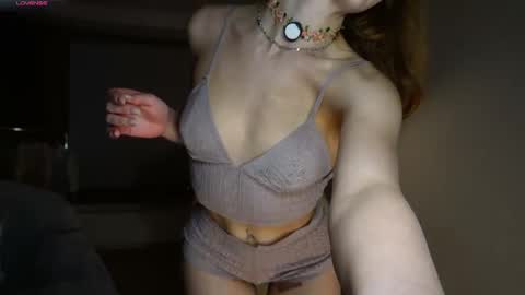 Hello my name is Eva its my first day here online show from 02-26-26, 06:07