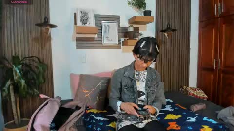 Snapshot of evaa_campbell chatting on 04-23-26, 02:08 Eva online show from 04-23-26, 02:08