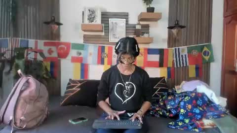Snapshot of evaa_campbell chatting on 06-22-26, 01:19 Eva online show from 06-22-26, 01:19