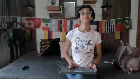 Snapshot of evaa_campbell chatting on 06-23-26, 01:09 Eva online show from 06-23-26, 01:09