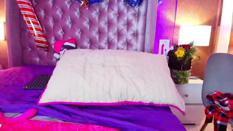 EVA CLOEE online show from 12-29-24, 03:54