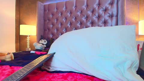 EVA CLOEE online show from 01-27-25, 04:09