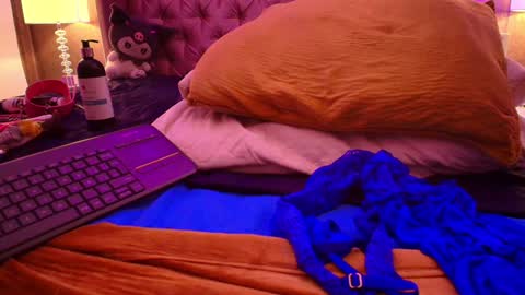 EVA CLOEE online show from 01-31-25, 08:11